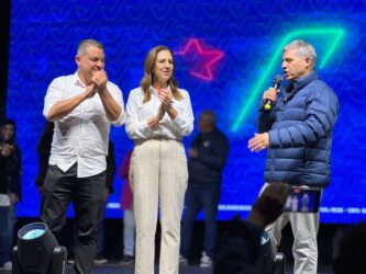 Ministros, chuvas de ovos e público esvaziado por causa do mau tempo em lançamento da campanha de Valverde