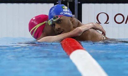 Nadador Gabriel Araújo conquista 1º ouro do Brasil na Paralimpíada nos 100 metros costas