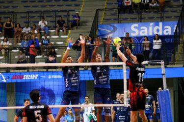 Suzano Vôlei vence Praia Grande e garante vaga nas semifinais do Paulista 2024