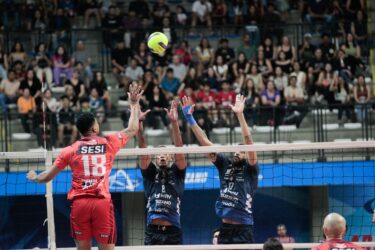 Suzano Vôlei busca a liderança e jogo contra o Vedacit Vôlei Guarulhos na última rodada do Paulista