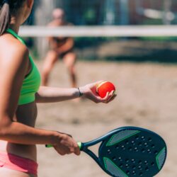Beach Tennis: Como prevenir lesões e aproveitar o esporte do verão com segurança