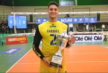 Suzano Vôlei contrata o oposto paulistano Gabriel Santos para a sequência da temporada 2024/25