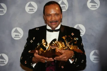 Morre Quincy Jones, aos 91 anos, uma lenda da música, que trabalhou com Sinatra e Michael Jackson