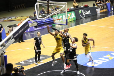 Por pouco: Mogi Basquete é superado pelo Corinthians por dois pontos de diferença no NBB CAIXA