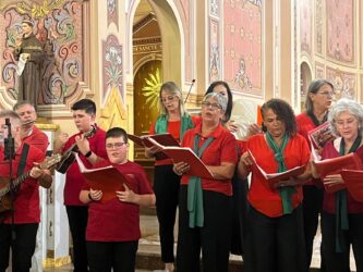 Grupo Allegro leva Serenata de Natal aos bairros de Salesópolis; apresentações vão até o domingo (8)