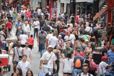 Mais de 1,4 milhão de pessoas saíram da linha da pobreza no Estado de São Paulo em um ano
