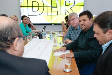 Prefeito de Suzano pleiteia novos investimentos para as vias da Cidade, em reunião com o DER