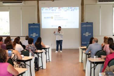 Prefeito de Suzano discute desenvolvimento regional em evento promovido pelo Sebrae