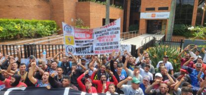 Motoboys entregadores fazem paralisação até esta terça-feira (1) e pedem melhorias trabalhistas