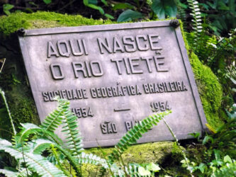 Semana da Água: Estudantes de Salesópolis visitam a nascente do Rio Tietê