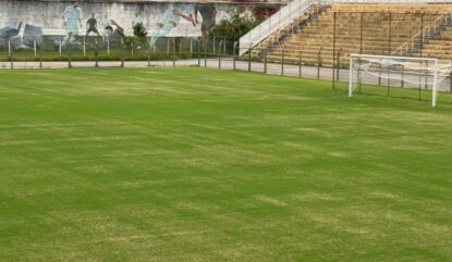 Estádio Nogueirão, em Mogi das Cruzes, passa por manutenção para recuperar qualidade do gramado