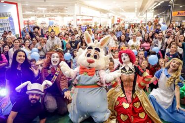 Coelhinho da Páscoa chega ao Suzano Shopping e promete muita diversão na temporada mais doce do ano