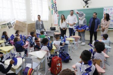 Poá entrega ovos de Páscoa a estudantes da rede municipal; restrições alimentares são respeitadas