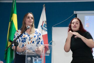 Prefeitura de Suzano anuncia 250 vagas para curso de Libras em evento voltado à comunidade surda