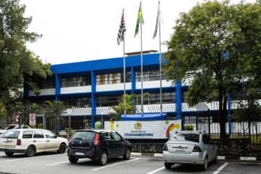Itaquá reajusta salários de servidores concursados em 4,56% e eleva auxílio-alimentação para R$ 250