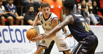 Mogi Basquete ganha em casa e se garante nos playoffs do NBB CAIXA; partida teve ação inclusiva