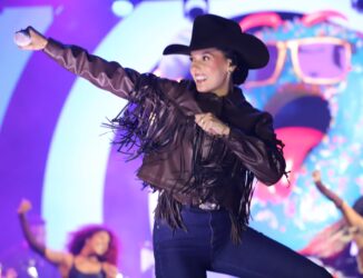 Show de Ana Castela explode com dança, carisma e hits para mais de 20 mil pessoas no Max Feffer