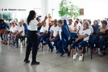 Procon Arujá promove oficina para idosos sobre direitos do consumidor e prevenção a golpes