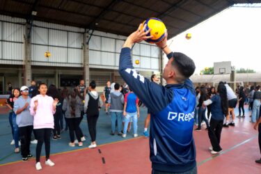 Suzano Vôlei inicia projeto social com aulas gratuitas de voleibol no CIE do Jardim Santa Inês