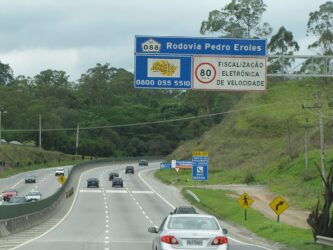 Visita de Tarcísio a Mogi reacende debate sobre isenção de pedágio para moradores da Cidade