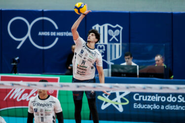 Destaque: Suzano Vôlei confirma renovação de contrato do central Matheus Pedrosa, de 22 anos