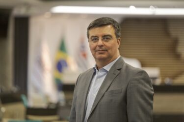 Artigo: “A indústria de todos nós” por Rafael Cervone