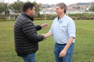 Prefeito Pedro Ishi acompanha governador Tarcísio de Freitas em evento regional e reforça parcerias