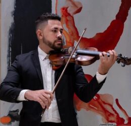 Violonista Pedro Correa é a atração do Suzano Shopping para comemora o Dia dos Namorados