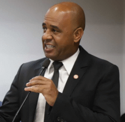 Vereador Juliano Botelho oficializa saída do PSB e confirma a sua filiação ao PL de Mogi das Cruzes
