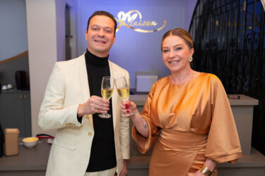 Marcello Barbosa e Mary Oliveira brindam a abertura oficial da Maison Complex na Vila Oliveira