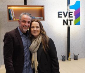Alberto e Alessandra Magni reúnem o amigos para comemorar os 25 anos da AR Produções