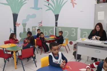 Educação suzanense inicia 2º semestre nesta terça (22) com  a volta de quase 27 mil alunos