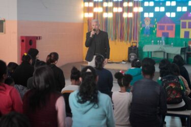 Projeto ‘Colaboração’, de Suzano, chega à escola do Nova América e alerta pais sobre fake news