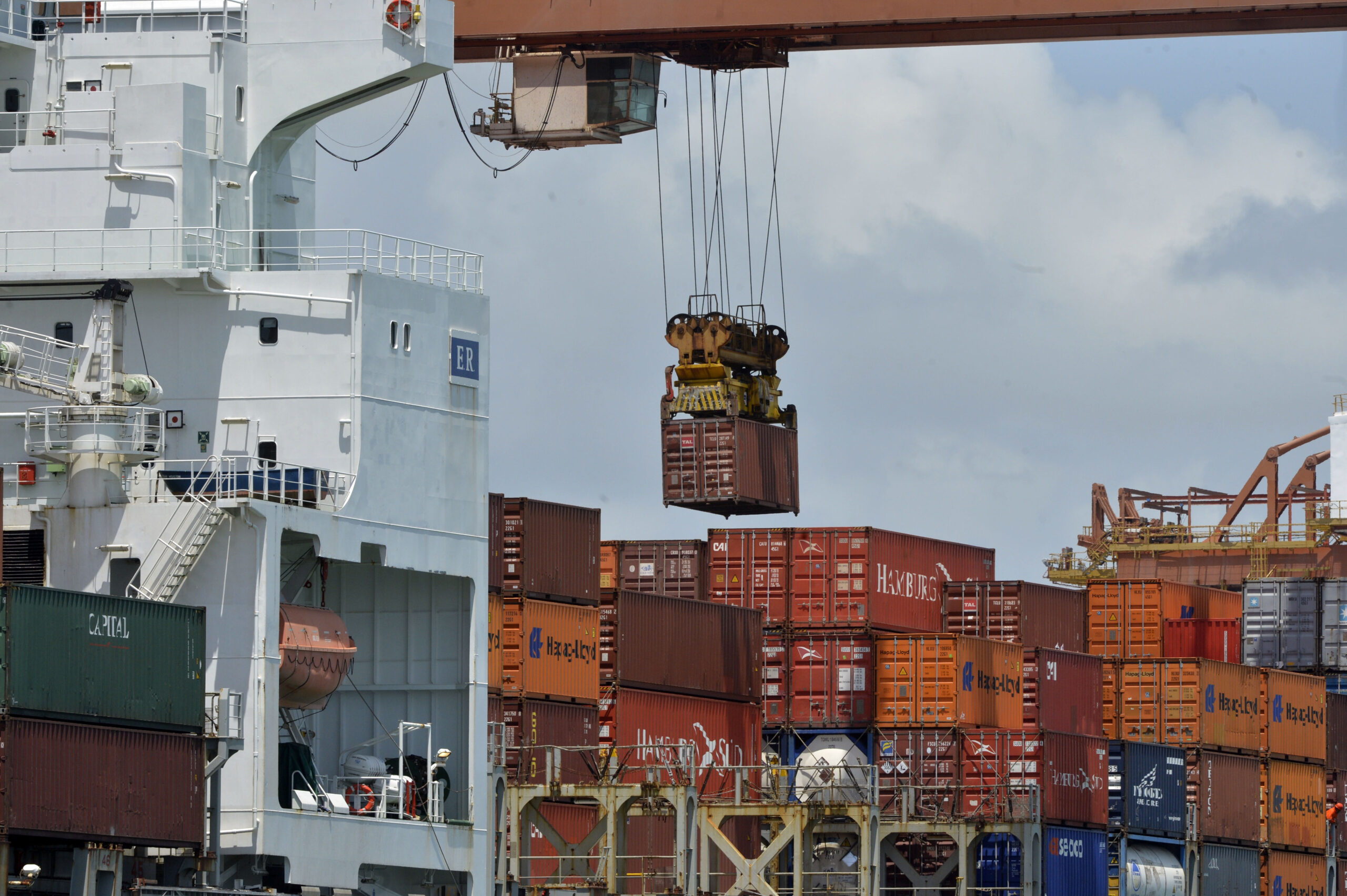 Ciesp critica tarifa de 25% dos EUA sobre produtos brasileiros e pede solução diplomática