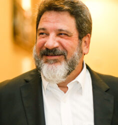 Prefeitura promove evento com Mario Sergio Cortella nesta segunda-feira (21) na Arena Suzano