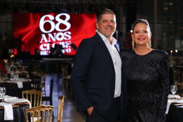 João Bosco e Karin Camargo recebem 400 convidados em memorável noite no Clube de Campo