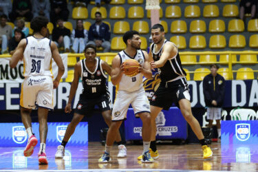 Mogi Basquete vence Corinthians no Hugo Ramos e promove ação antirracista no Campeonato Paluista