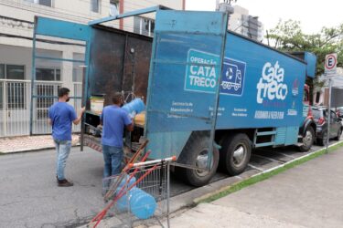 ‘Cata-Treco’ avança e leva coleta de inservíveis à região central; etapa alcançará 17 bairros