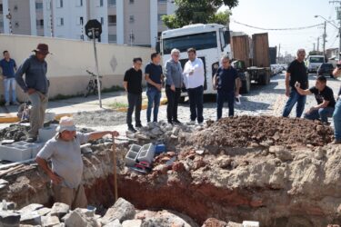Avanço: obras de drenagem e pavimentação na Vila Amorim e Vila Urupês são iniciadas em Suzano