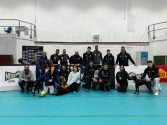 Mogi Vôlei arrecada 160 quilos de ração em jogo solidário e entrega doação ao Grupo Fera