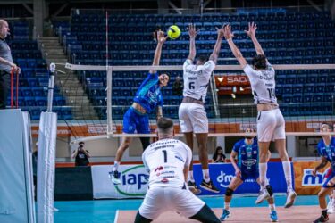 Suzano Vôlei enfrenta Sesi Bauru na Arena em busca de vaga antecipada na semifinal