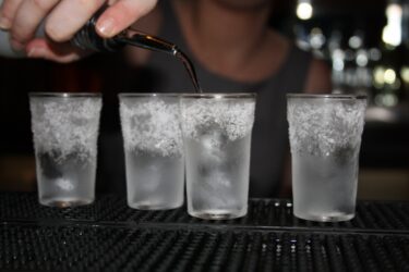 Casos suspeitos de intoxicação por metanol em Mogi e Itaquaquecetuba acendem alerta na Região