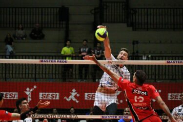 Suzano Vôlei vence o Sesi Bauru e joga por nova vitória na sexta para chegar à final do Paulista