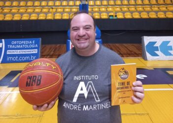 André Martinez realiza noite de autógrafos em exposição que celebra 30 anos do Mogi Basquete
