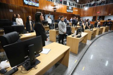 Jovens defendem projetos de educação, meio ambiente e tecnologia no Parlamento Estudantil de Mogi