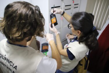 Suzano: vigilância interdita clínica de estética por irregularidades e uso de materiais reutilizados