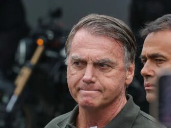Bolsonaro preso: Moraes vê tentativa de fuga e rejeita pedido de prisão domiciliar