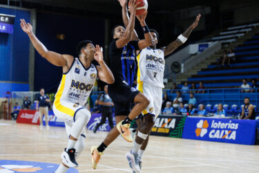 Após derrota para o Pinheiros, Mogi Basquete viaja para Bauru e encara o Dragão nesta sexta (12)