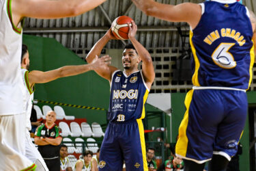 Mogi Basquete domina Basket Osasco e sobe para 6º lugar no NBB após vitória por 93 a 68