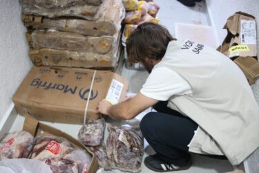 Restaurante é interditado em Suzano por irregularidades e 1,5 tonelada de alimentos vencidos